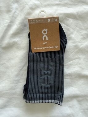 ON RUNNING Performance Run Sock High NWT